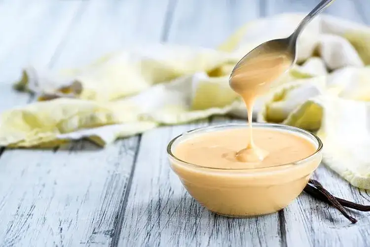 Jak zagęścić krem do tortu – proste metody bez błędów i idealna konsystencja