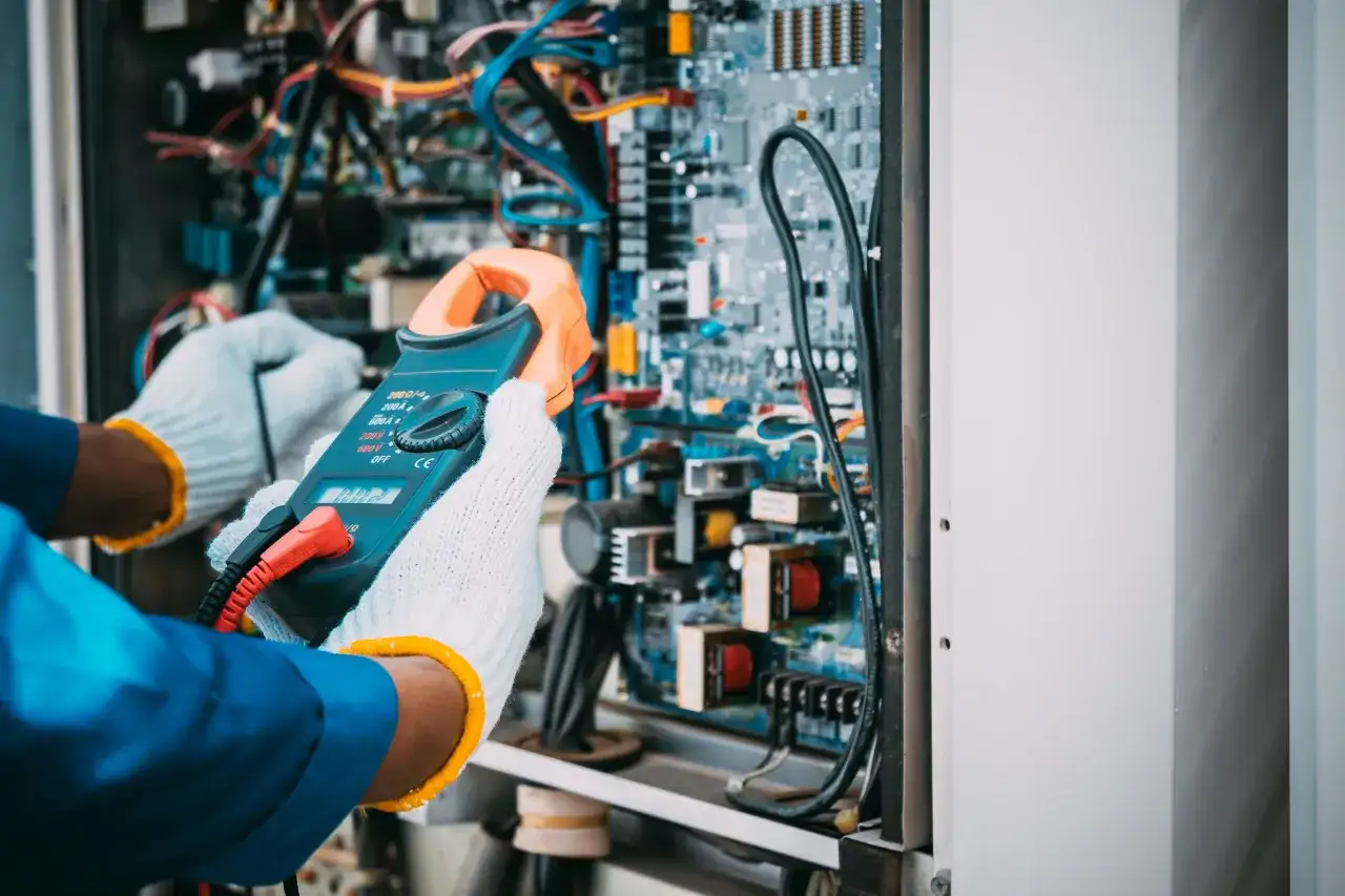 Symbole elektryczne – jak czytać schematy instalacji elektrycznych?