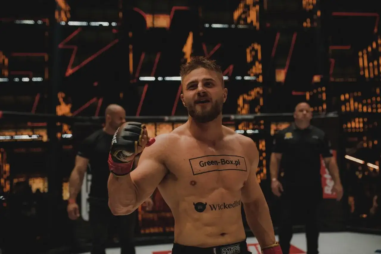 Amadeusz Ferrari wiek: ile lat ma kontrowersyjny zawodnik MMA?