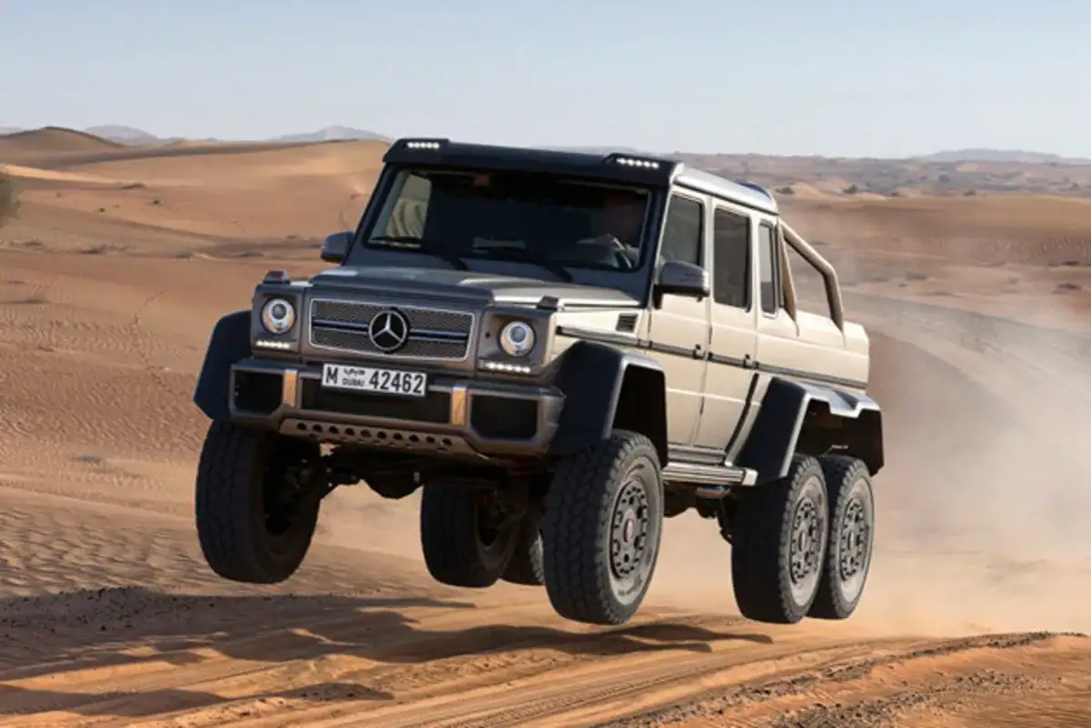 Mercedes G Klasa 6x6: Właściwości, osiągi i luksus na każdym terenie