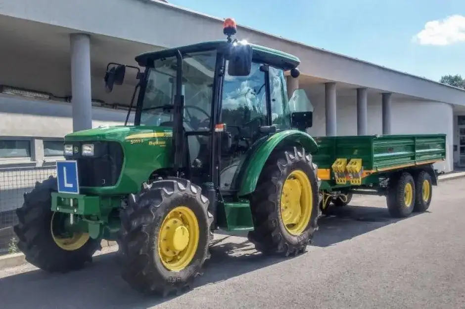 Ile kosztuje prawo jazdy na traktor w Polsce? Zobacz pełne wydatki i wymagania