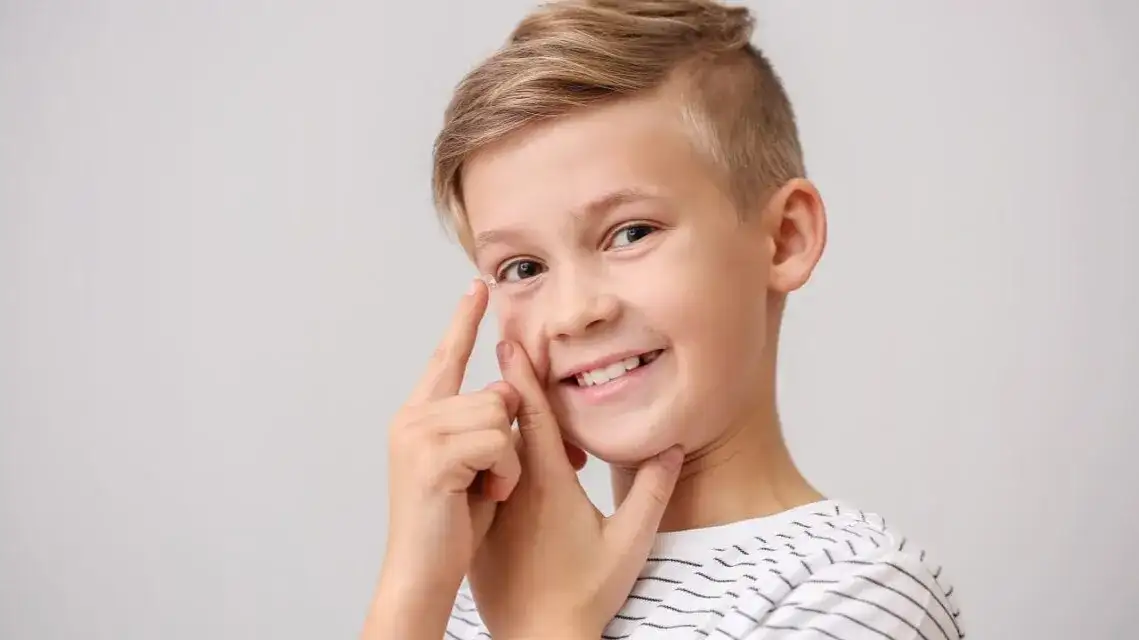 Od jakiego wieku można nosić soczewki? Sprawdź, czy to odpowiedni czas