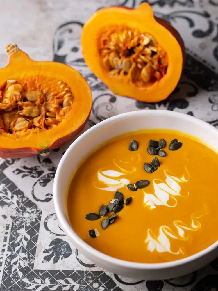 Ile dyni do zupy dyniowej? Sprawdź, ile piec, by uniknąć błędów!