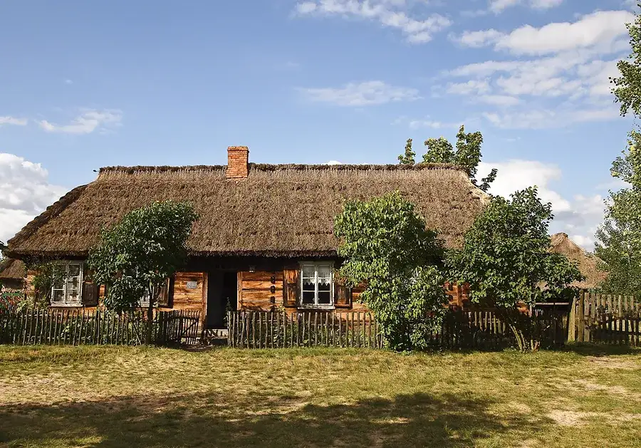 Skansen Ziemi Łowickiej: Odkryj fascynującą kulturę i tradycje