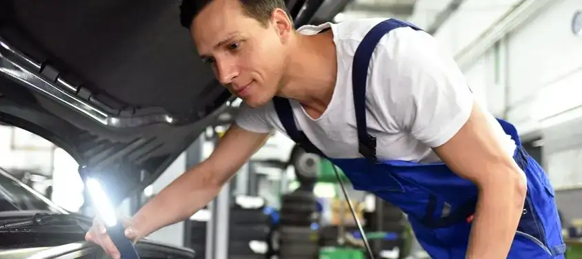 Czy zawodówka to wstyd? Obalamy mity o szkołach zawodowych