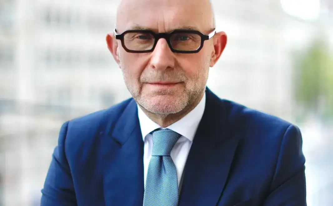 Dlaczego akcje Orlenu spadają? Oto kluczowe przyczyny i skutki