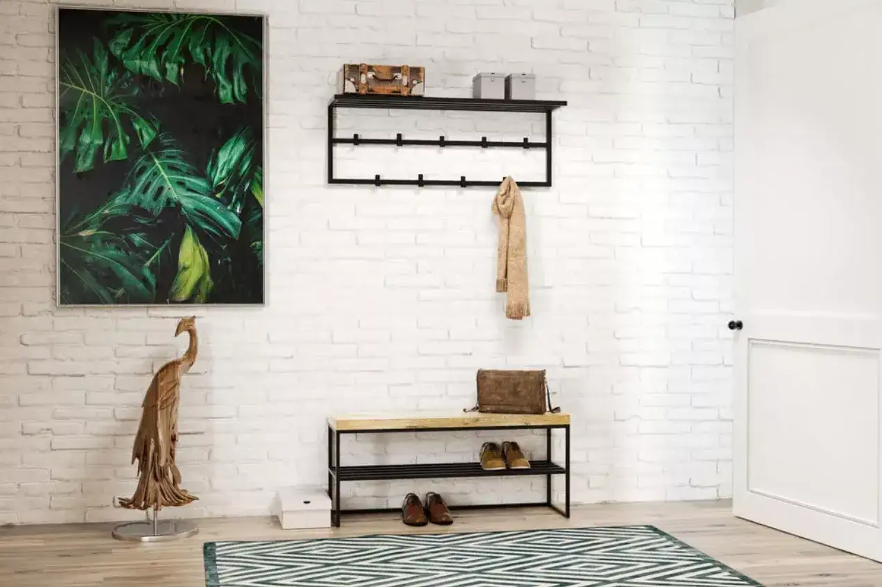 Jakie materiały łączyć z tapetą cegła, aby uniknąć nudnych wnętrz?