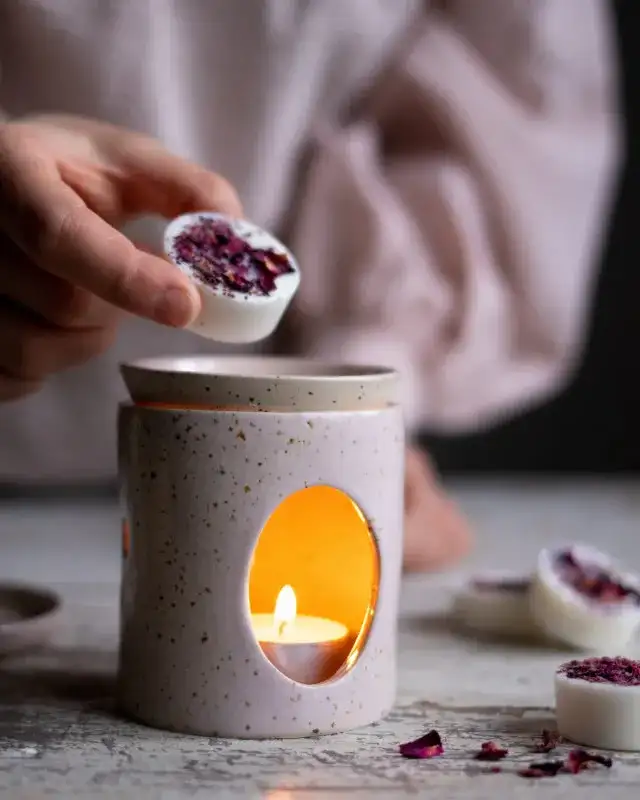 Jak używać kominka zapachowego, aby uniknąć błędów i cieszyć się aromatem