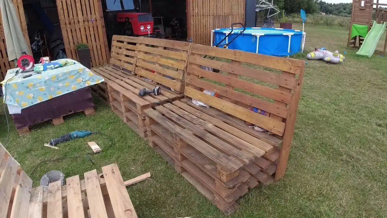 Jak zrobić meble z palet - proste kroki i unikalne pomysły na DIY