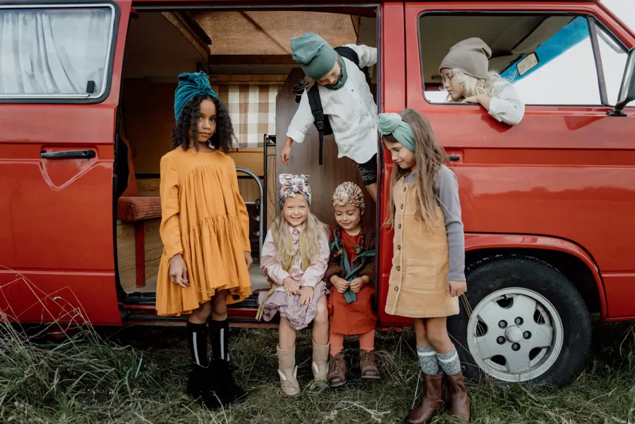 Jak ubrać dziecko w stylu retro: praktyczny poradnik dla rodziców