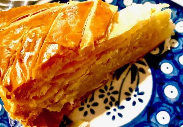 Tradycyjny przepis na ciasto na Trzech Króli z migdałami według Francuzów