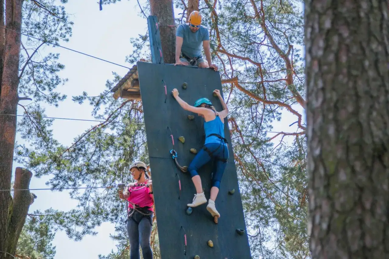 Park linowy Spychowo - emocjonujące trasy i niezapomniane przygody