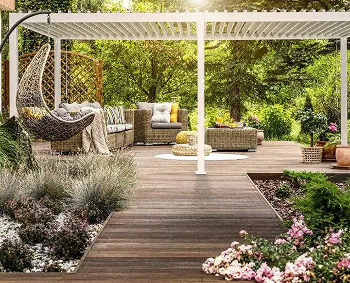 Jak urządzić altanę ogrodową w przytulne miejsce relaksu: praktyczny poradnik