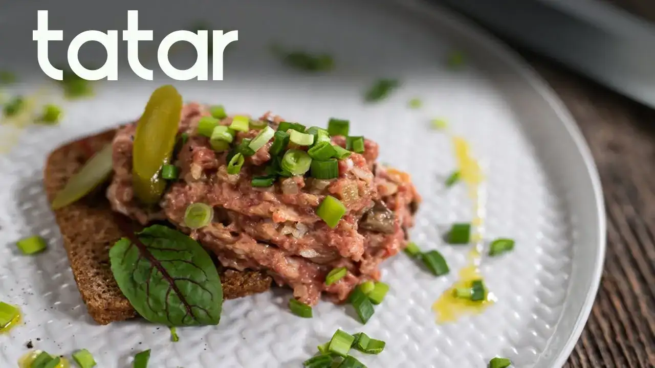 Tatar z wołowiny – prosty przepis na wyjątkową przystawkę w domu