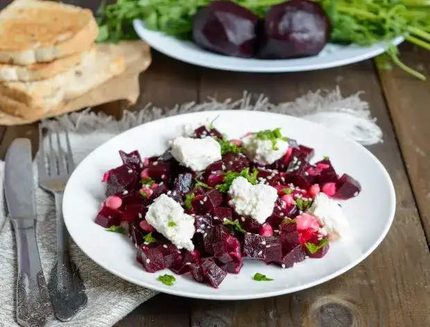 Prosty przepis na sałatkę z buraków – krok po kroku z poradami i wariantami