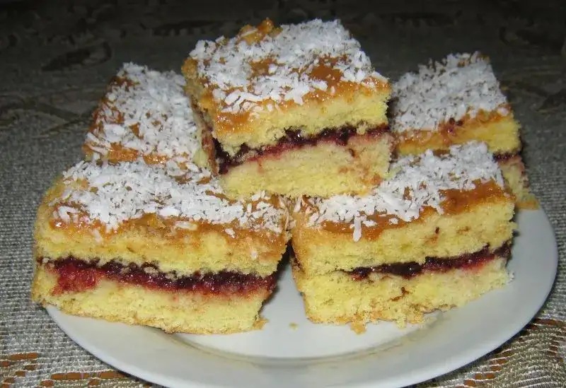 Szybkie tanie ciasto: Proste przepisy na pyszne wypieki bez stresu