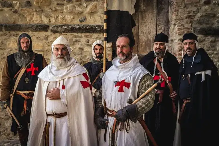Kto założył zakon templariuszy i jak wpłynął na historię?