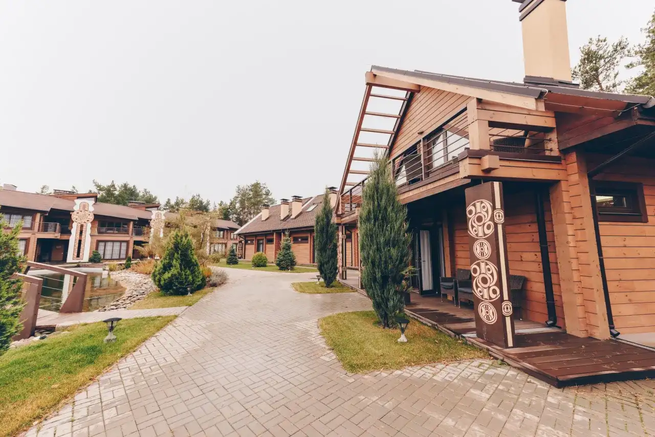 Elewacje domów w Cartagenie: sekrety trwałości w tropikalnym klimacie Karaibów