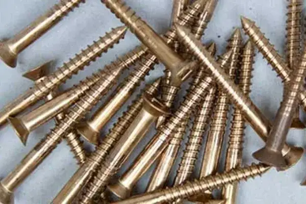 Jakie wkręty do skręcania mebli - uniknij błędów przy wyborze