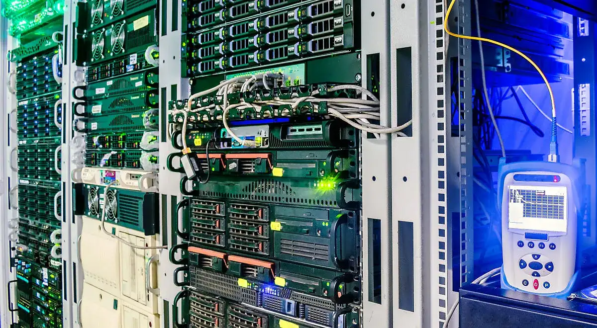 W którym roku powstał internet w Polsce? Kluczowe wydarzenia i fakty