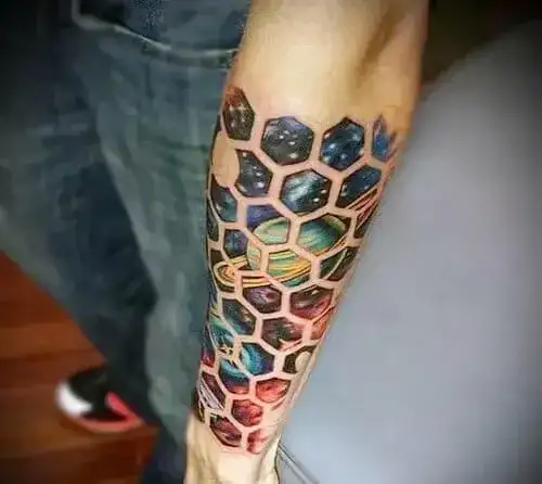 Tatuaż plaster miodu znaczenie - odkryj symbolikę i emocje związane z tatuażem