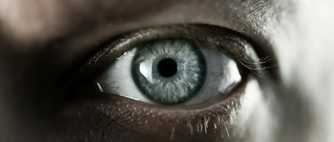 Drganie powiek przyczyna – najczęstsze powody, które mogą cię zaniepokoić