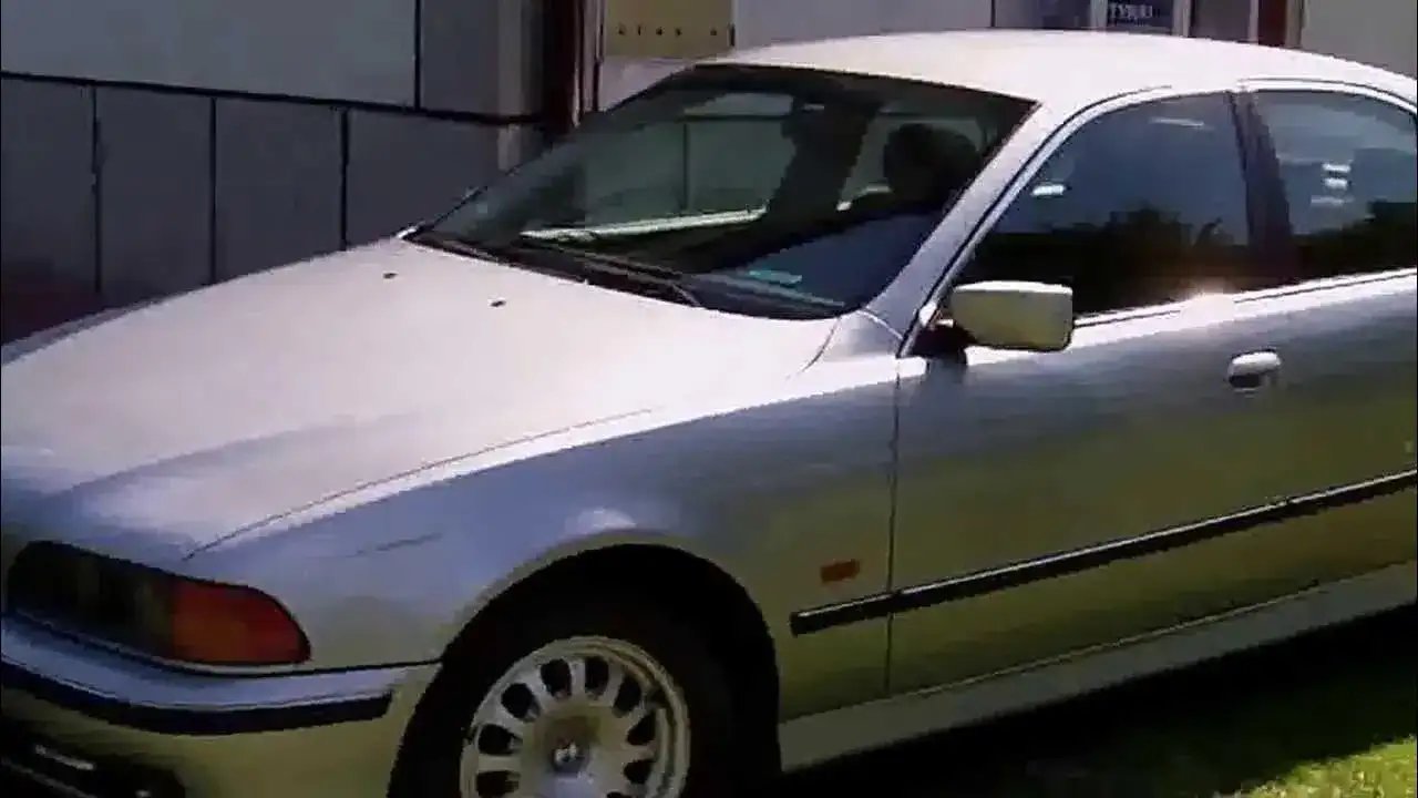 Jak błyszczący samochód bez drogich produktów? Domowe sposoby, które działają!