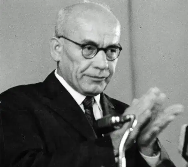 Kiedy improwizacja tworzy historię: Wpływ na sztukę sceniczną