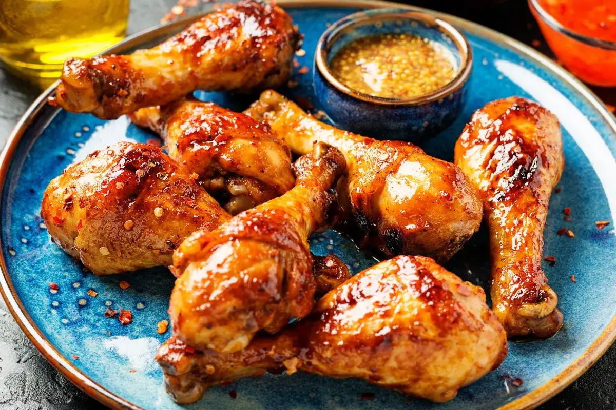 Jak zamarynować pałki z kurczaka – proste przepisy na idealną marynatę