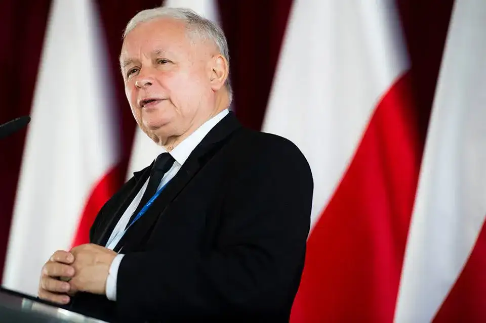 Czy Jarosław Kaczyński ma doktorat? Prawda o jego tytule naukowym