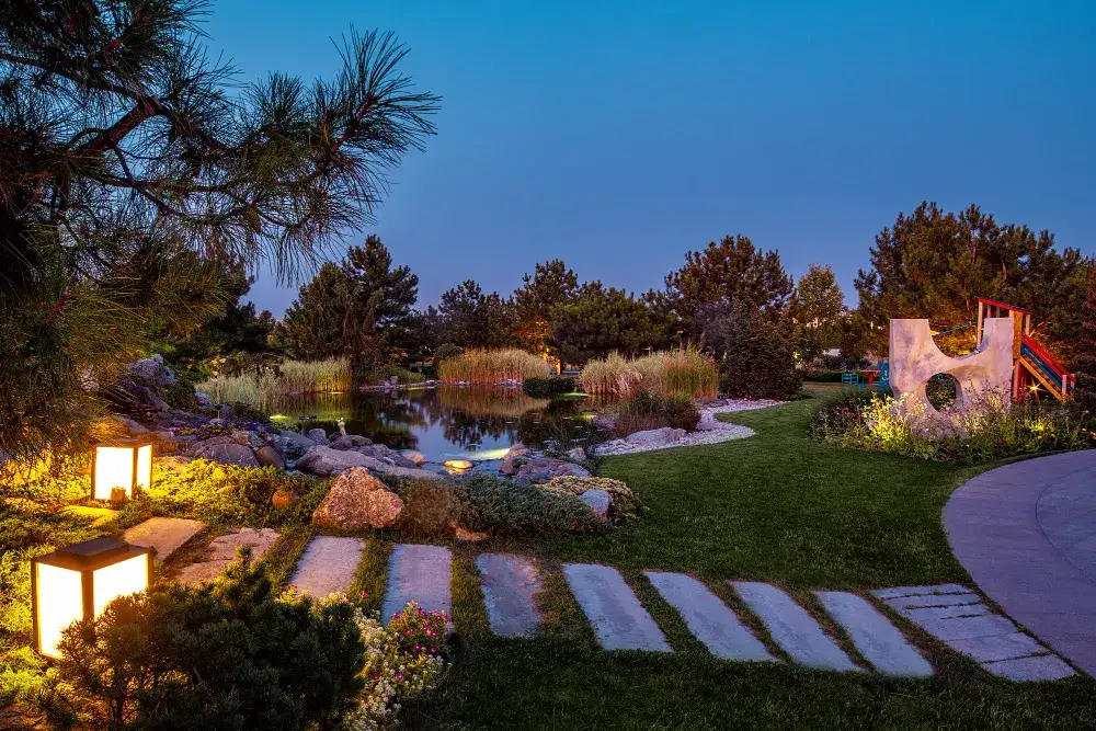 Co posadzić w ogrodzie, aby cieszyć się pięknem przez cały rok?