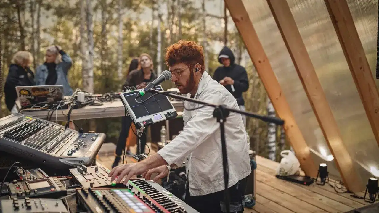 Prawdziwy wiek DJ Krisa: poznaj legendę polskiej sceny klubowej