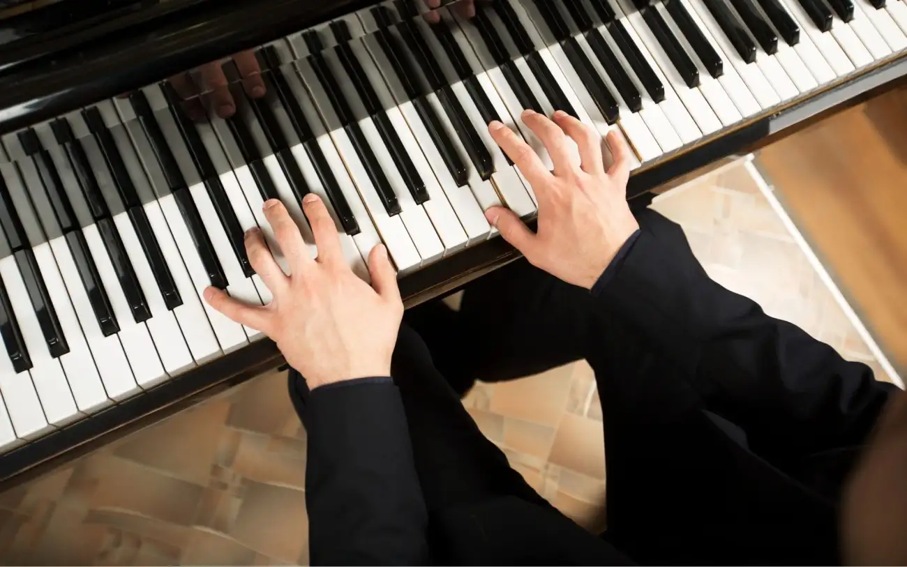 Keyboardy a sceniczna ekspresja: Jak wykorzystać różnorodność funkcji i kontrolerów podczas występów na żywo