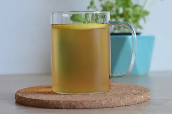 Przepis na mrożoną herbatę Starbucks w domu: 3 najprostsze warianty smakowe