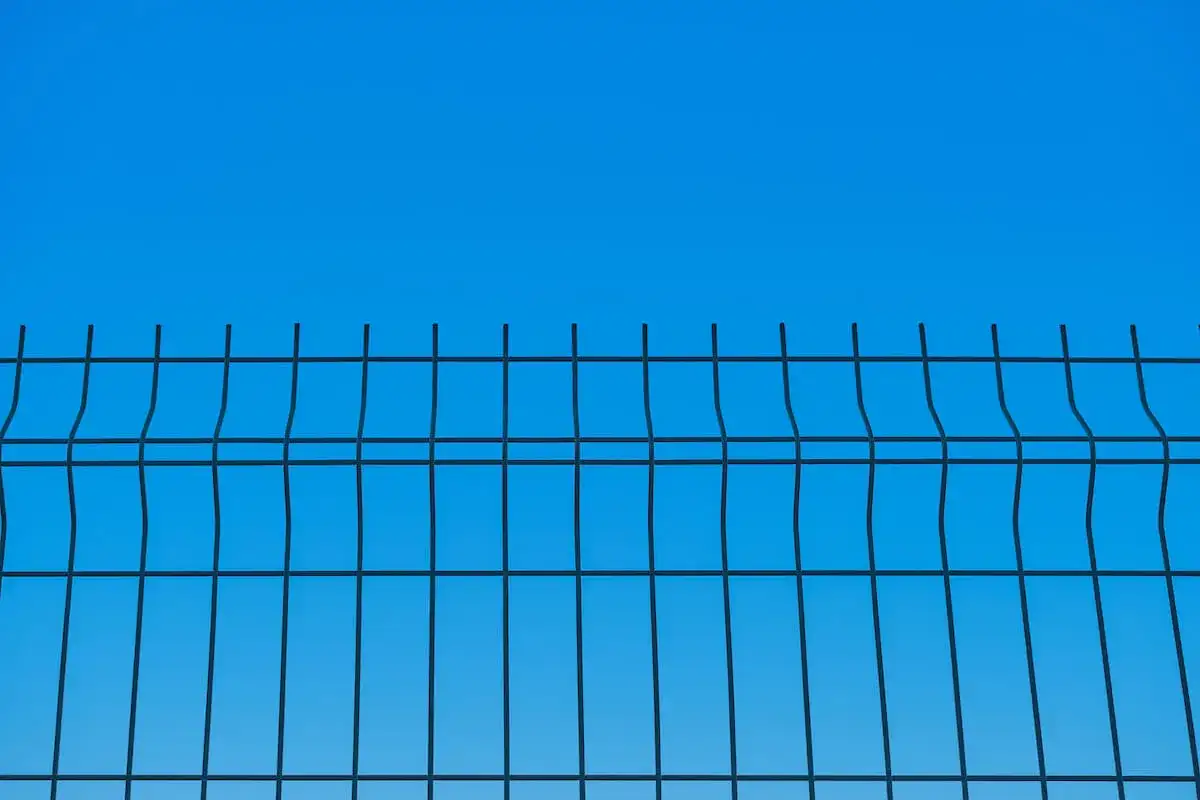 Jak zamontować ogrodzenie panelowe bez błędów - krok po kroku