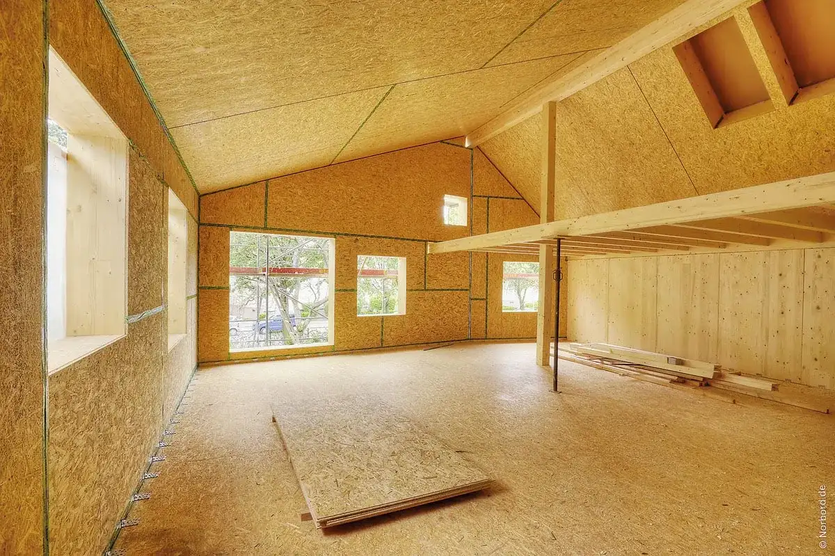 Czy płyta OSB jest paroprzepuszczalna? Wszystko o jej właściwościach i wilgoci