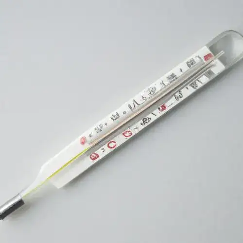 Skuteczne i bezpieczne sposoby na zbijanie temperatury u dziecka – co działa?