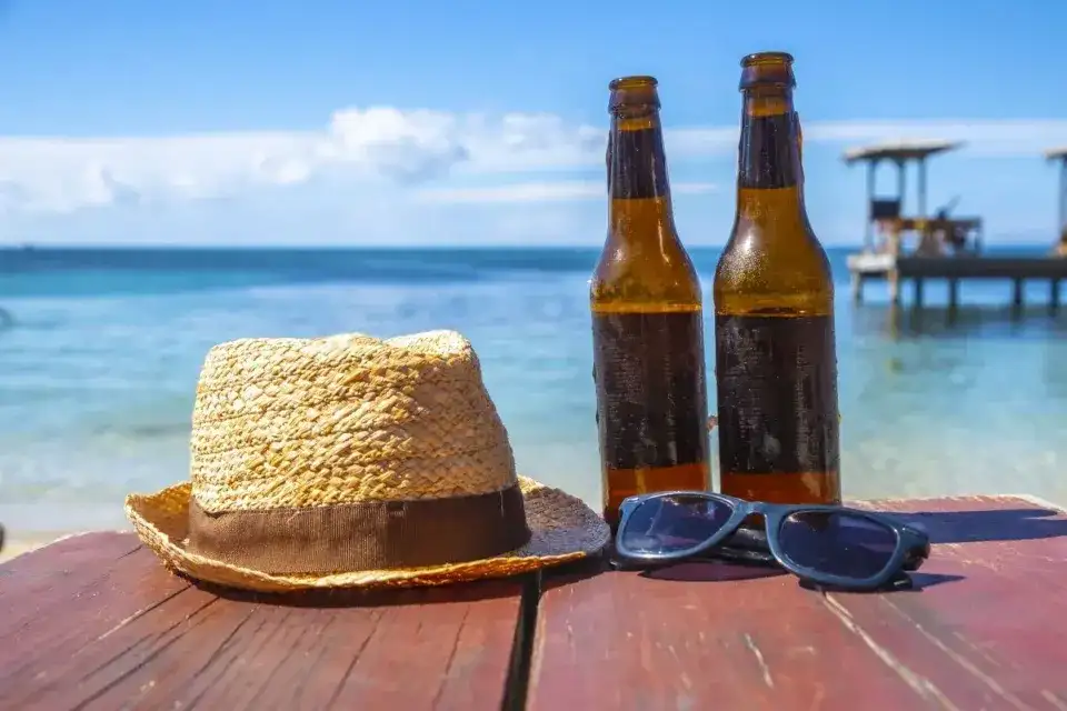 Jak przewieźć alkohol na Malediwy i uniknąć kłopotów z prawem