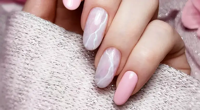 Czy manicure hybrydowy może powodować raka? Poznaj ryzyko i ochronę.