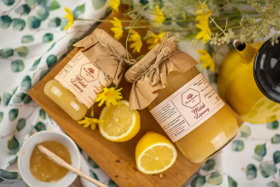 łyżeczka miodu ile kalorii – czy miód tuczy i jak wpływa na dietę?