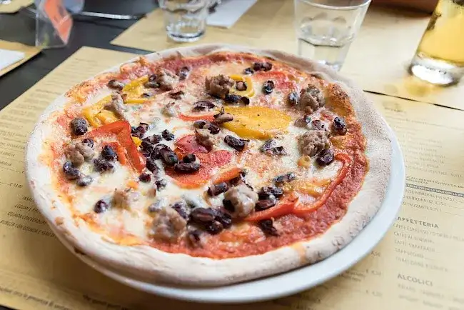 Realna kaloryczność średniej pizzy - poznaj wartości najpopularniejszych rodzajów