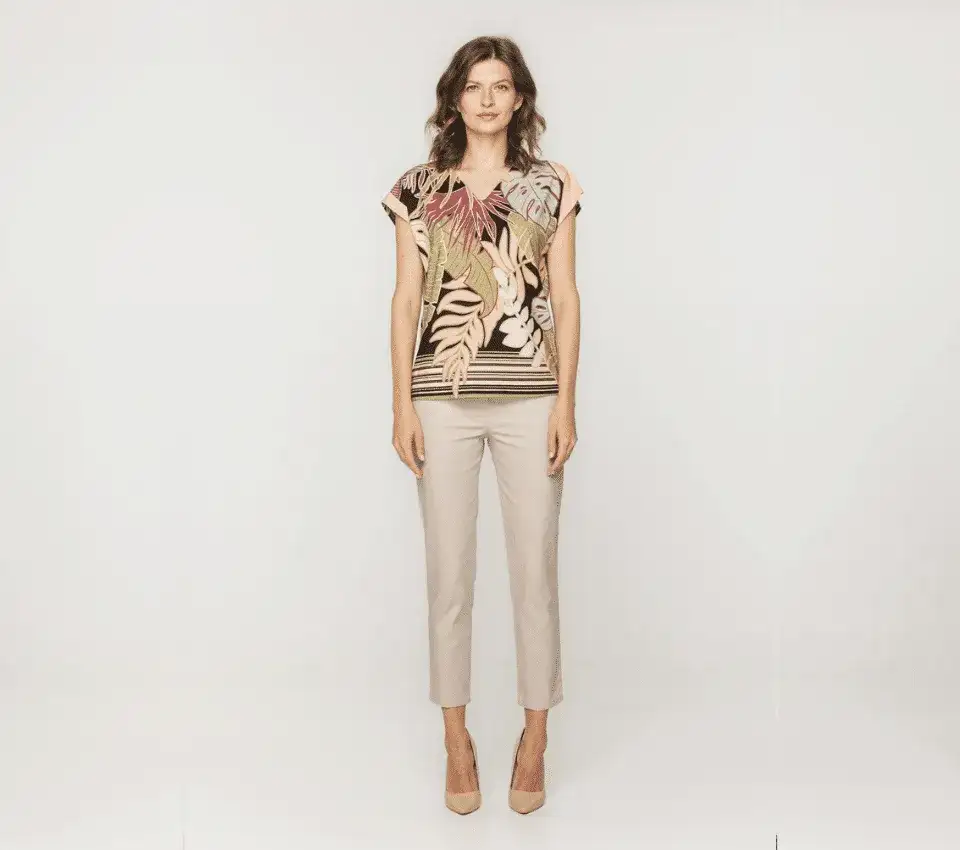 Jaką bluzkę wybrać do beżowych spodni, by wyglądać stylowo?