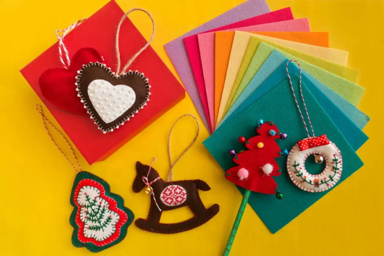 Ozdoby z filcu jak zrobić - proste sposoby na kreatywne dekoracje