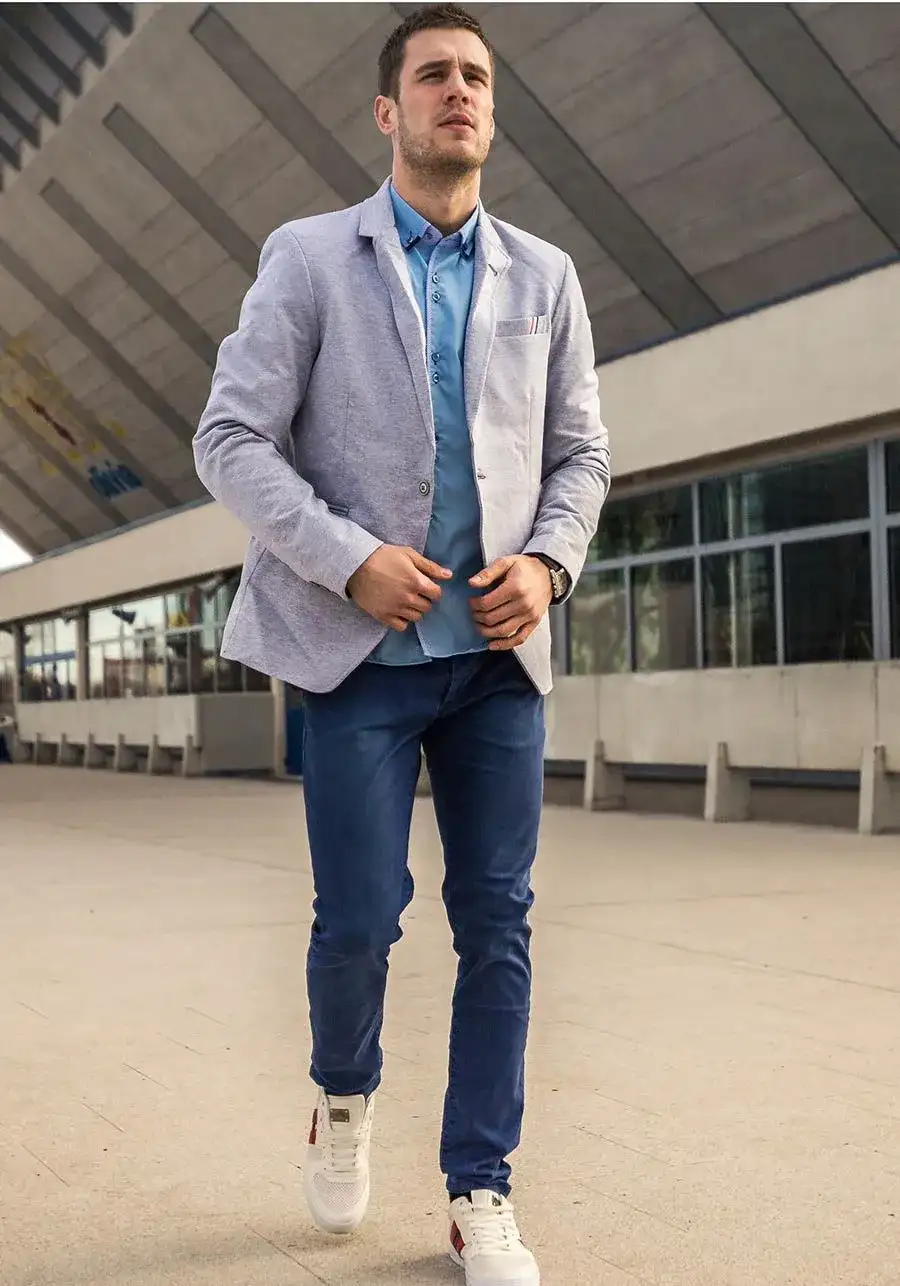 Stylizacja casualowa męska: jak uniknąć nudnych zestawów i wyglądać stylowo na co dzień