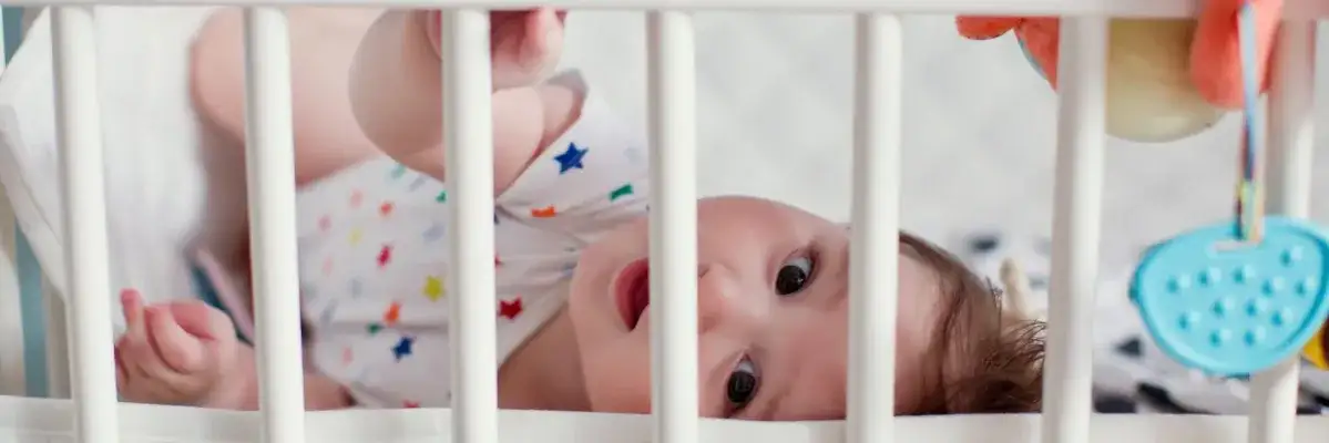 Jak nauczyć dziecko zasypiać w łóżeczku bez stresu i łez