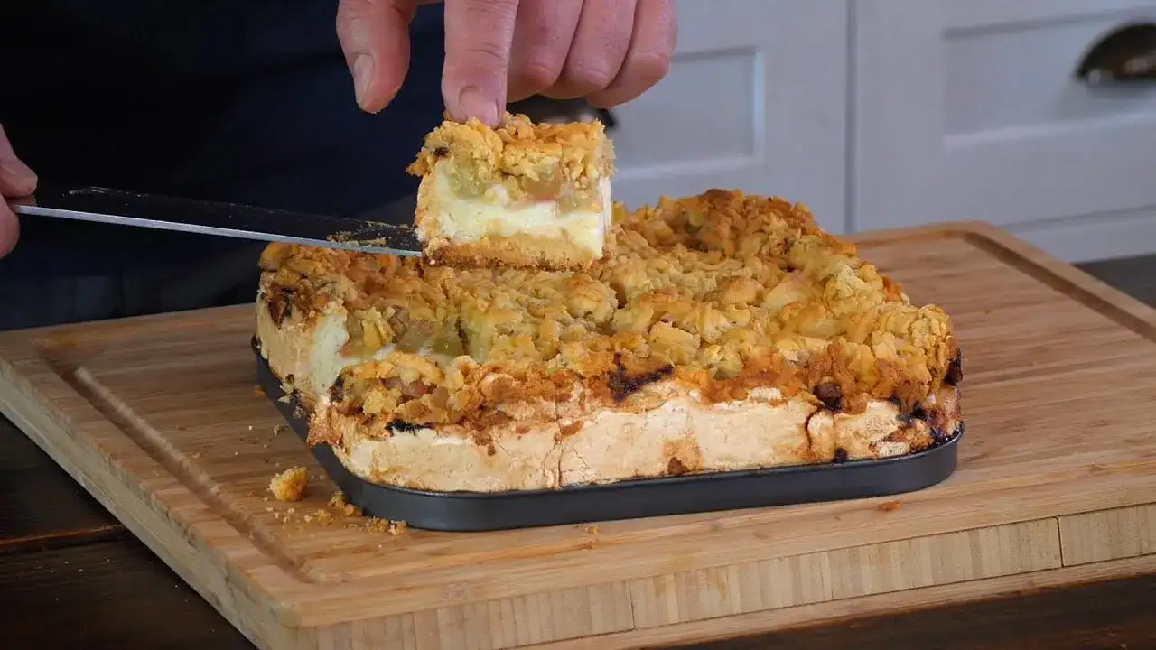 Przepis ciasto kruche z rabarbarem - idealne na każdą okazję