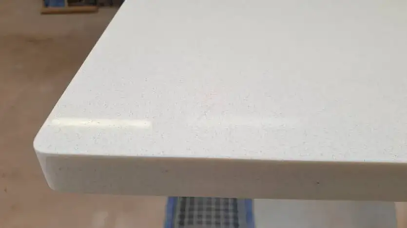 Bianco Carrara Konglomerat: Elegancki i Trwały Materiał na Parapet