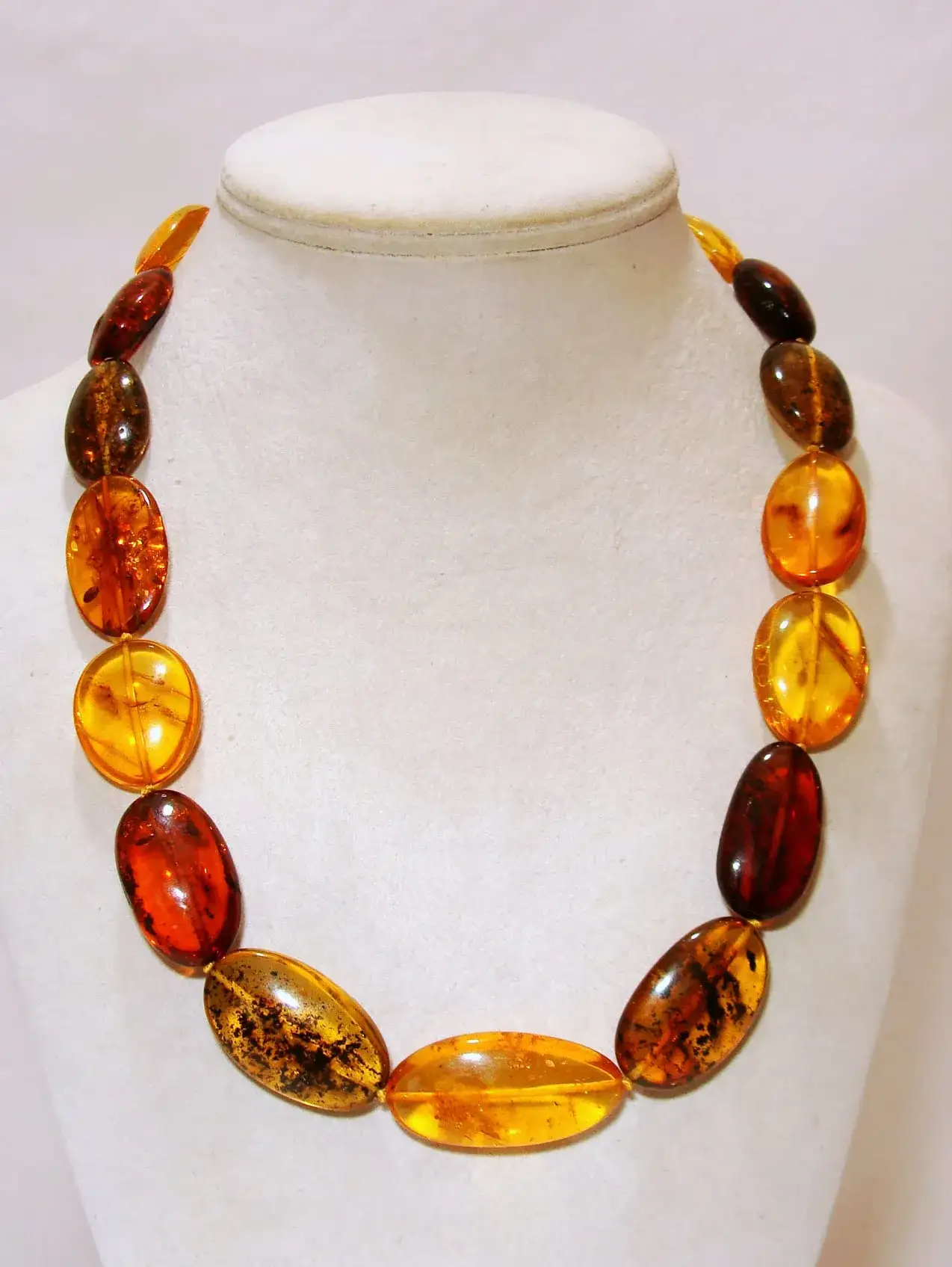 Ile kosztuje naszyjnik z bursztynu? Ceny, które Cię zaskoczą