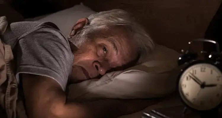 Problemy ze snem przyczyny: poznaj czynniki, które je wywołują