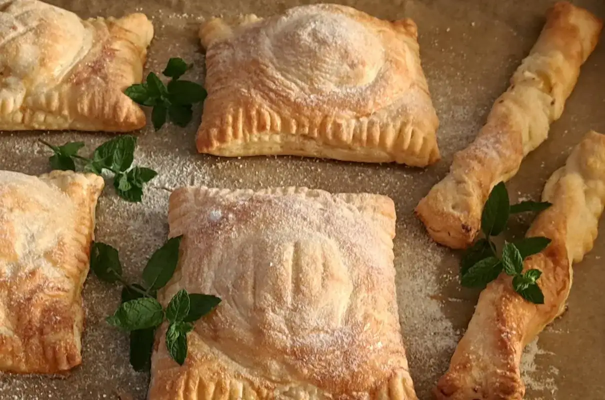 Jak zrobić ciastka z ciasta francuskiego z jabłkami w 15 minut